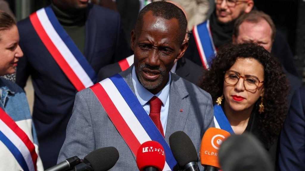 Saint-Denis : Rassemblement anti-raciste face aux absurdités d'un maire conservateur et ses soutiens extrêmes