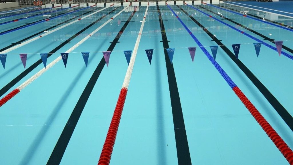 À Évry-Courcouronnes, la natation devient le nouveau cours de français des conservateurs : absurdités au bord de la piscine !