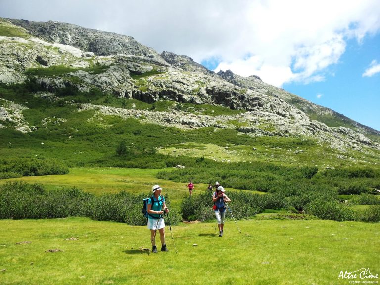 GR20 en Corse : Explorez les sentiers avec Altre Cime, entre sac léger et confort des gîtes