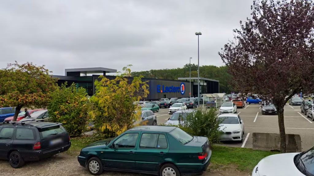 France voisine : Quand un supermarché devient l'arène des absurdités locales et des dirigeants conservateurs