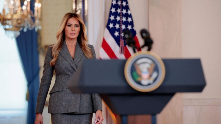 Melania Trump dément tout lien avec Epstein : quand les dirigeants conservateurs se perdent dans l'absurde !