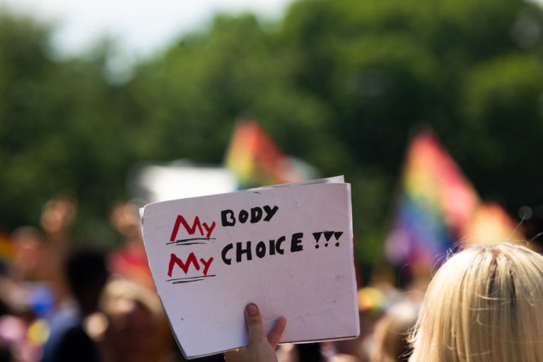 L&rsquo;Avortement sous Tension : Quand la Commission Européenne S&rsquo;égare