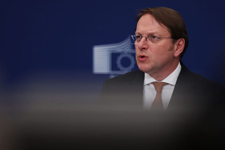 La chute d&rsquo;Orbán : un tournant pour Várhelyi et l&rsquo;Europe