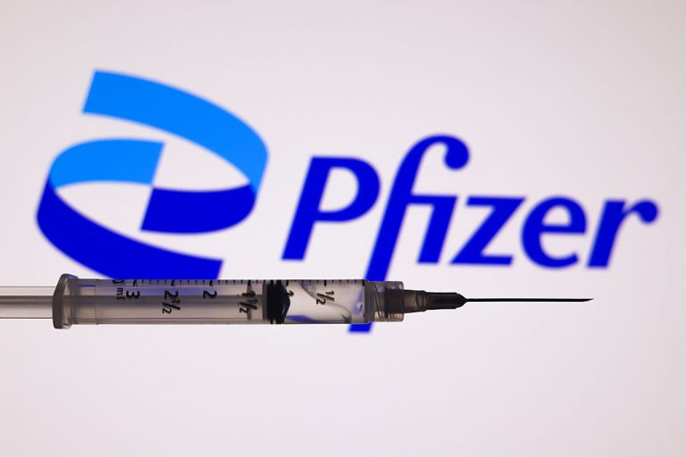Vaccins COVID : Quand les États de l&rsquo;UE se retrouvent face à la justice de Pfizer