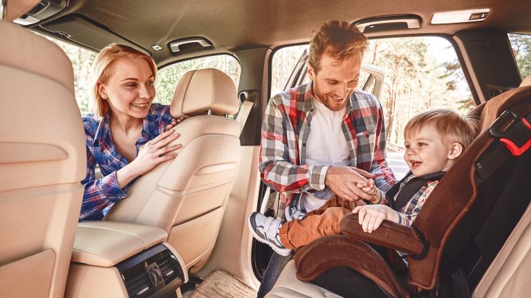 Longs trajets en voiture : entre vacances et torture parentale