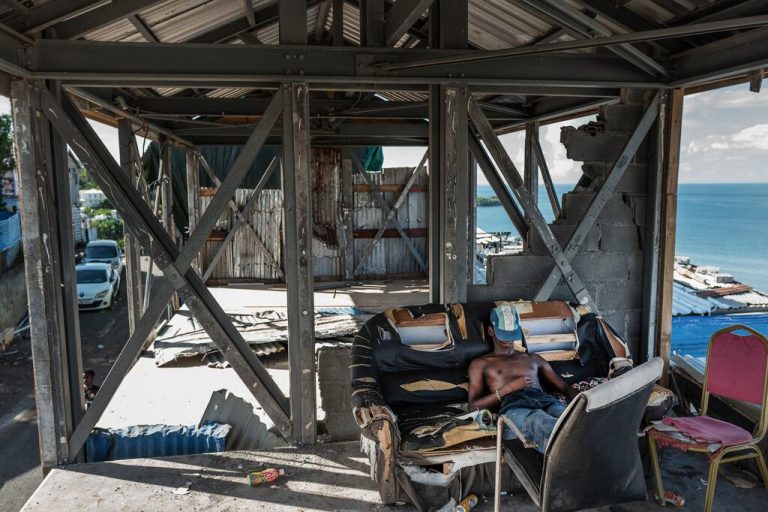 Mayotte : Quand le cyclone fait des vagues… et des toitures de fortune