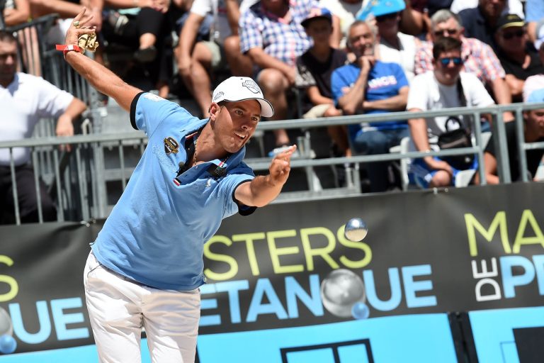 Pétanque : Quand le Sport Devient un Spectacle de Manipulation