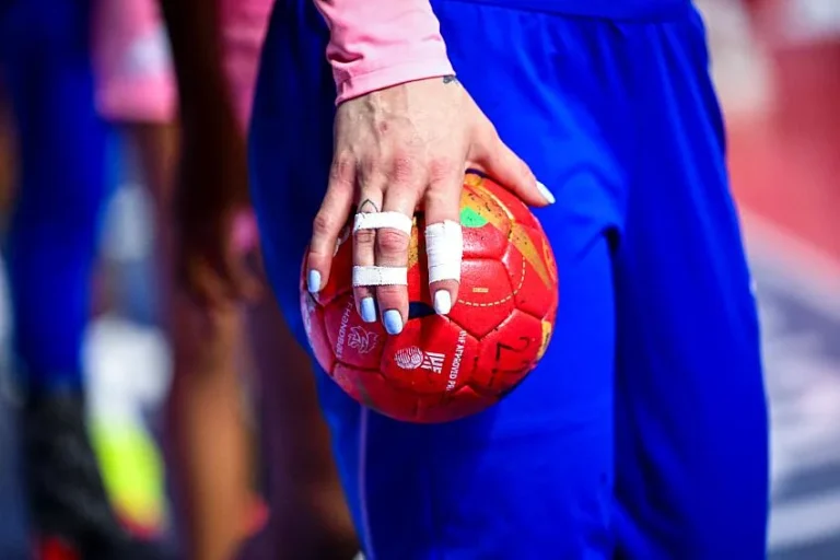 L’équipe de France féminine de handball : un succès éclatant ou une illusion dorée ?