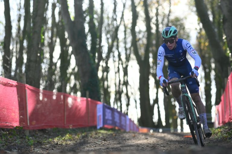 Quelneuc-Carentoir : La Nouvelle Capitale du Cyclo-Cross ou le Triomphe de l’Incohérence ?