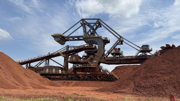 Bauxite en Guinée : Quand les promesses des dirigeants conservateurs détruisent l'environnement et la vie locale !