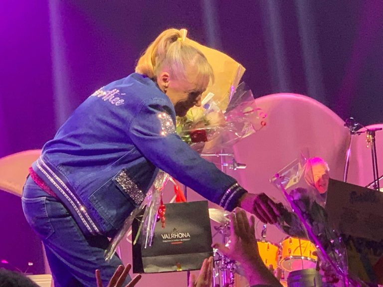 Dorothée : Quand la nostalgie des années 80 triomphe face aux absurdités des maires RN !