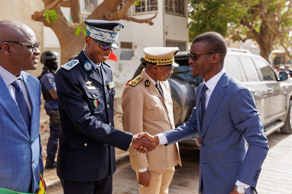 Diamaguene Sicap Mbao : Quand le Ministre de l’Intérieur célèbre un poste de police dans l'absurde !