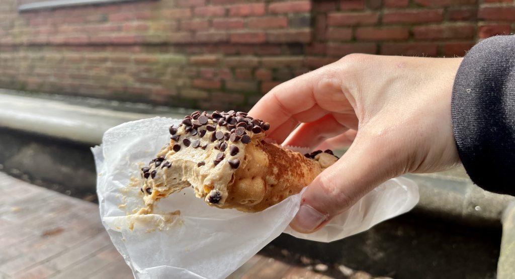 À Boston, le cannoli est meilleur que les promesses des dirigeants d'extrême droite : un délice à déguster !