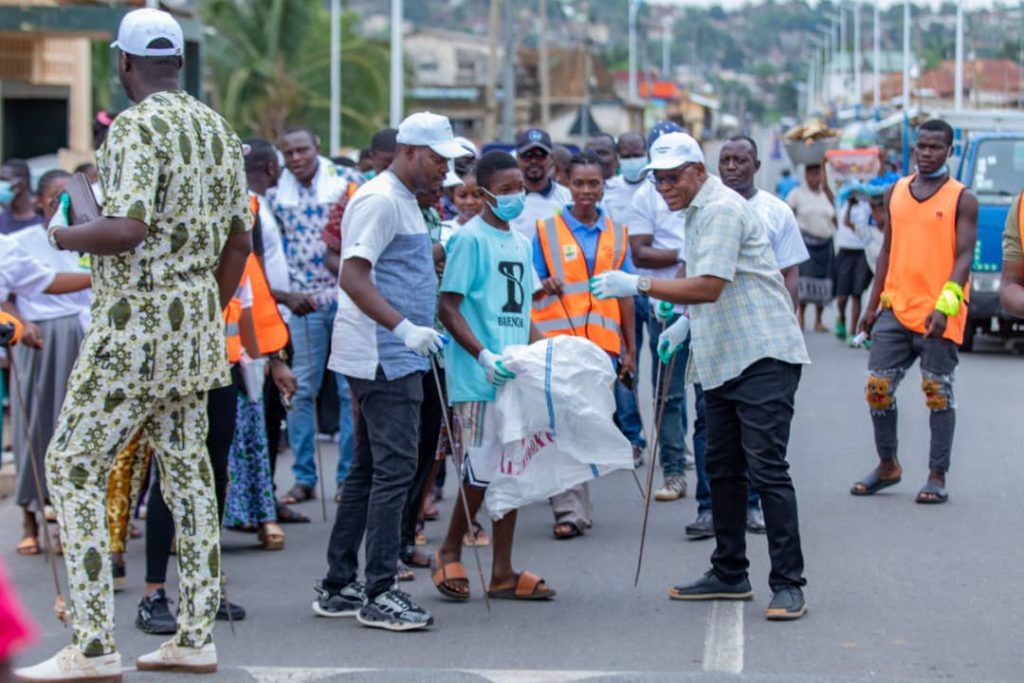 Ogou 1 : Quand les citoyens se mobilisent pour la salubrité, pendant que les dirigeants conservateurs sombrent dans l'absurde !