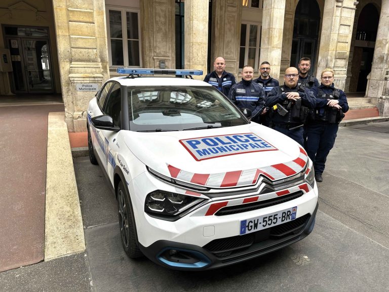 Des policiers à vos côtés : une proximité troublante