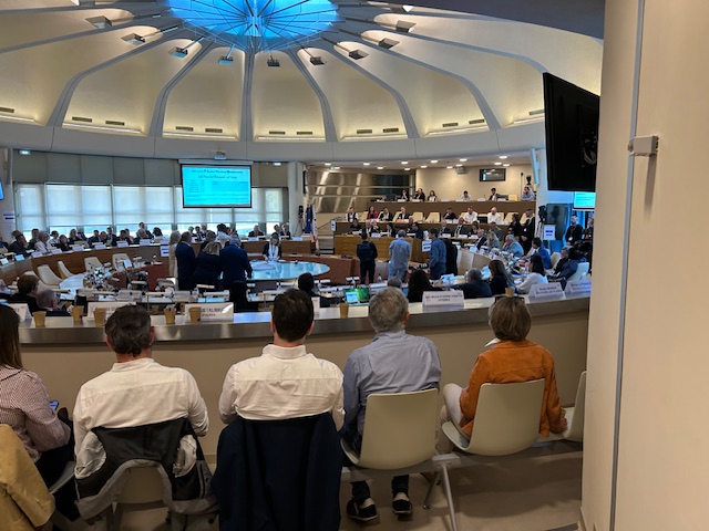 Toulon : Quand les dirigeants conservateurs transforment la Méditerranée en cirque absurde !