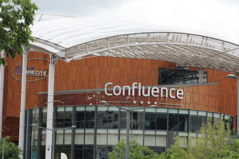 Le Centre Commercial Confluence : Une Évolution Continue