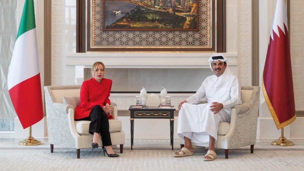 Italie : Giorgia Meloni, reine des hydrocarbures, plonge dans l'absurde du Golfe persique !