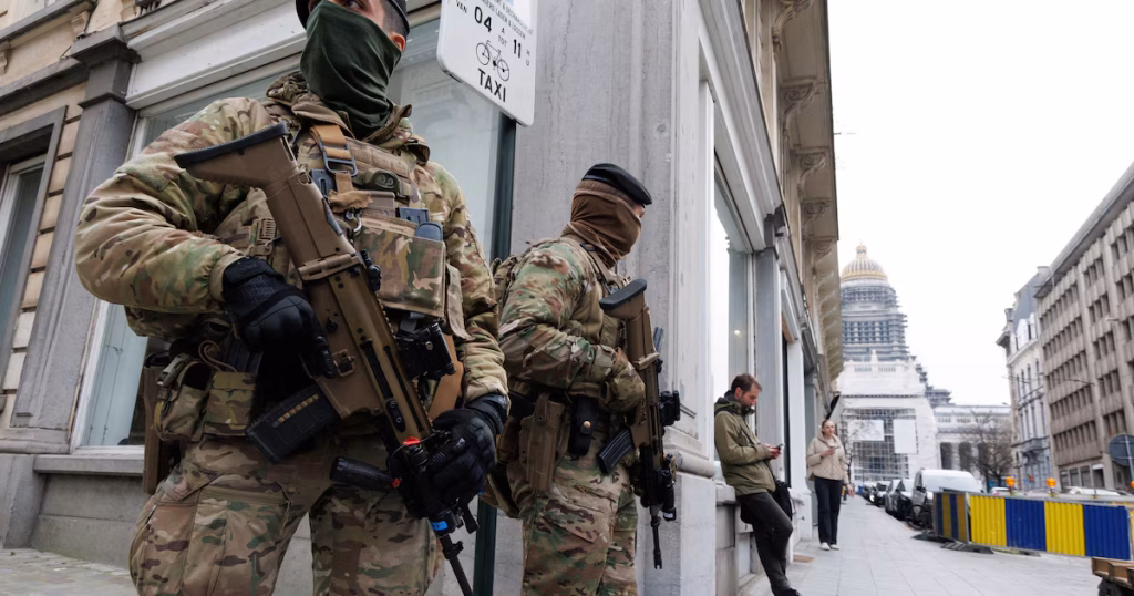 Retour des militaires dans les gares bruxelloises : les conservateurs face à leurs absurdités locales !