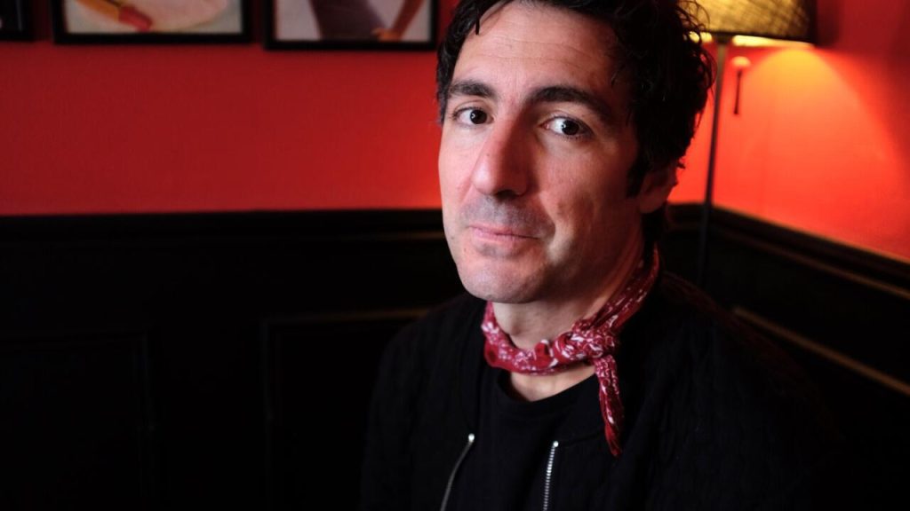 Quand le silence des dirigeants RN résonne : Ilker Çatak dénonce l'absurde des extrêmes en France