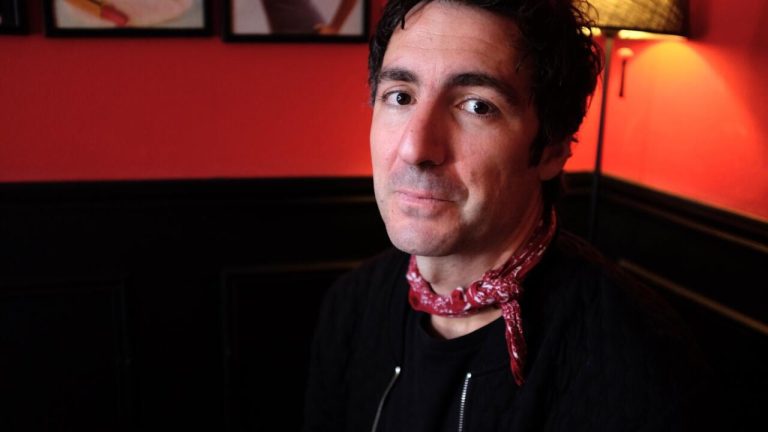 Quand le silence des dirigeants RN résonne : Ilker Çatak dénonce l'absurde des extrêmes en France