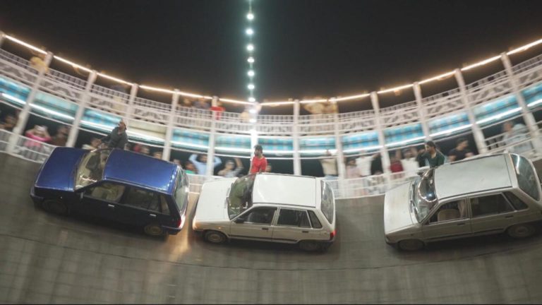 Les &lsquo;puits de la mort&rsquo; en Inde : entre adrénaline des cascadeurs et dangers réels