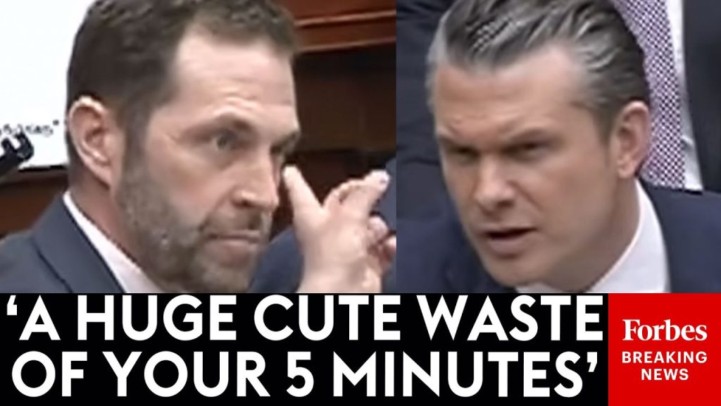 Jason Crow interroge le secrétaire à la Défense Pete Hegseth sur un aide controversé.