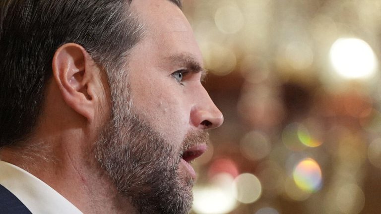 Tensions entre le Vatican et l&rsquo;administration Trump : JD Vance appelle à la retenue morale