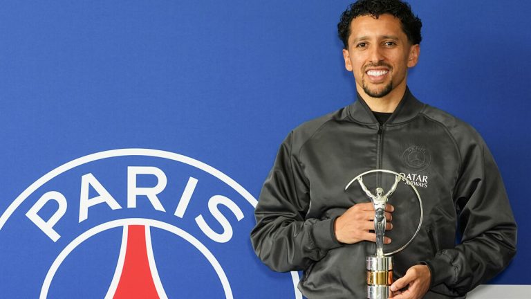 Le PSG sacré meilleure équipe de l&rsquo;année : une victoire collective ou un simple titre ?
