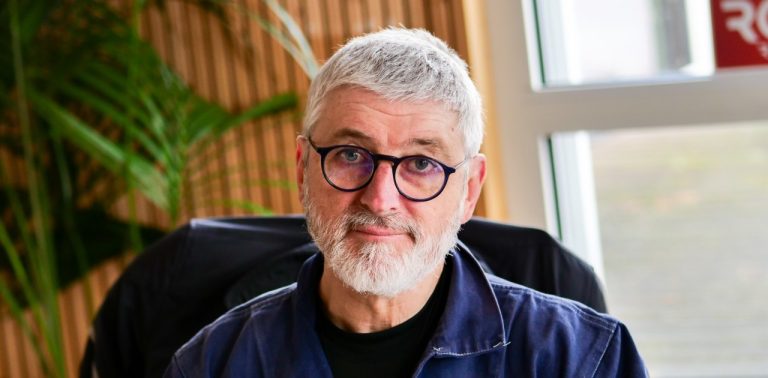 Liberté sous Contrôle : La Marche de Bruno Lachnitt vers une Réalité Étriquée