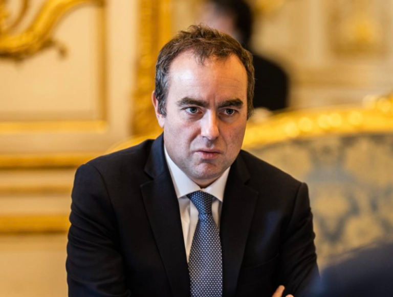 Le 1er Mai : Quand le Gouvernement Recule Face aux Syndicats