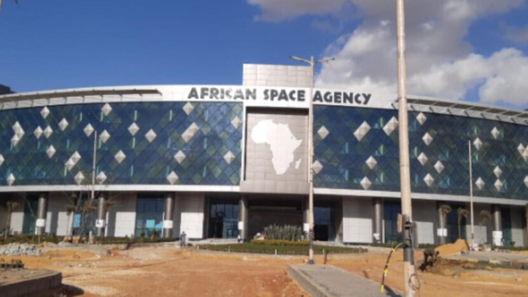 Quand les dirigeants RN rêvent d'espace : l'Afrique, eldorado des affaires spatiales, ou illusion ?!