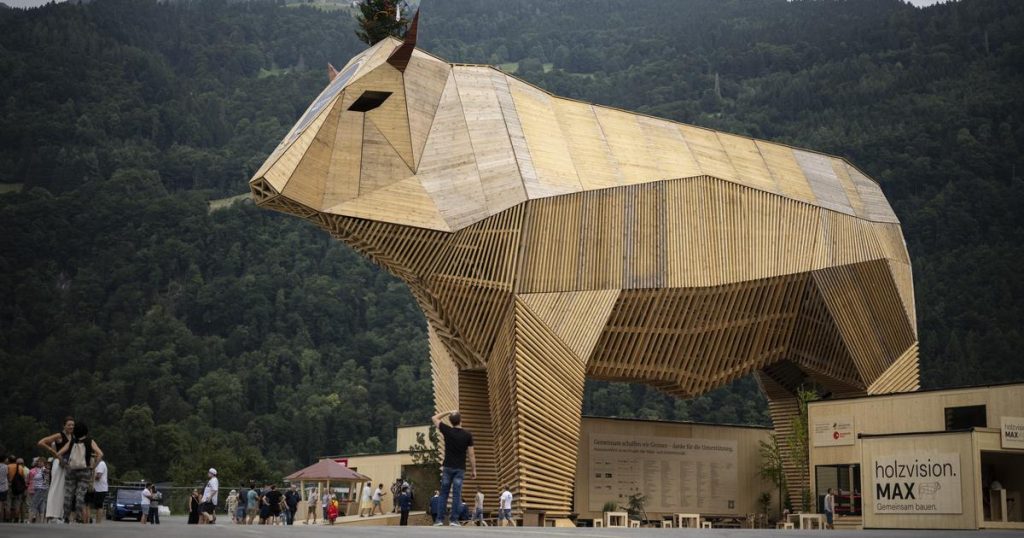 Le taureau géant 'Max' : symbole d'absurdité et de gaspillage public dans un canton d'Uri conservateur !