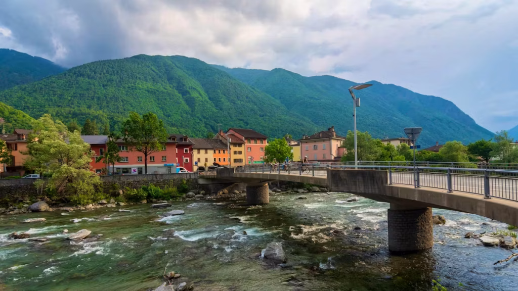 Les Grisons en folie : des mafieux présumés obtiennent des permis de séjour, où sont les dirigeants ?!