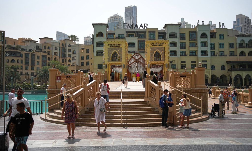 Les bombardements : un désastre pour la réputation des villes RN, entre absurdités locales et dirigeants conservateurs.