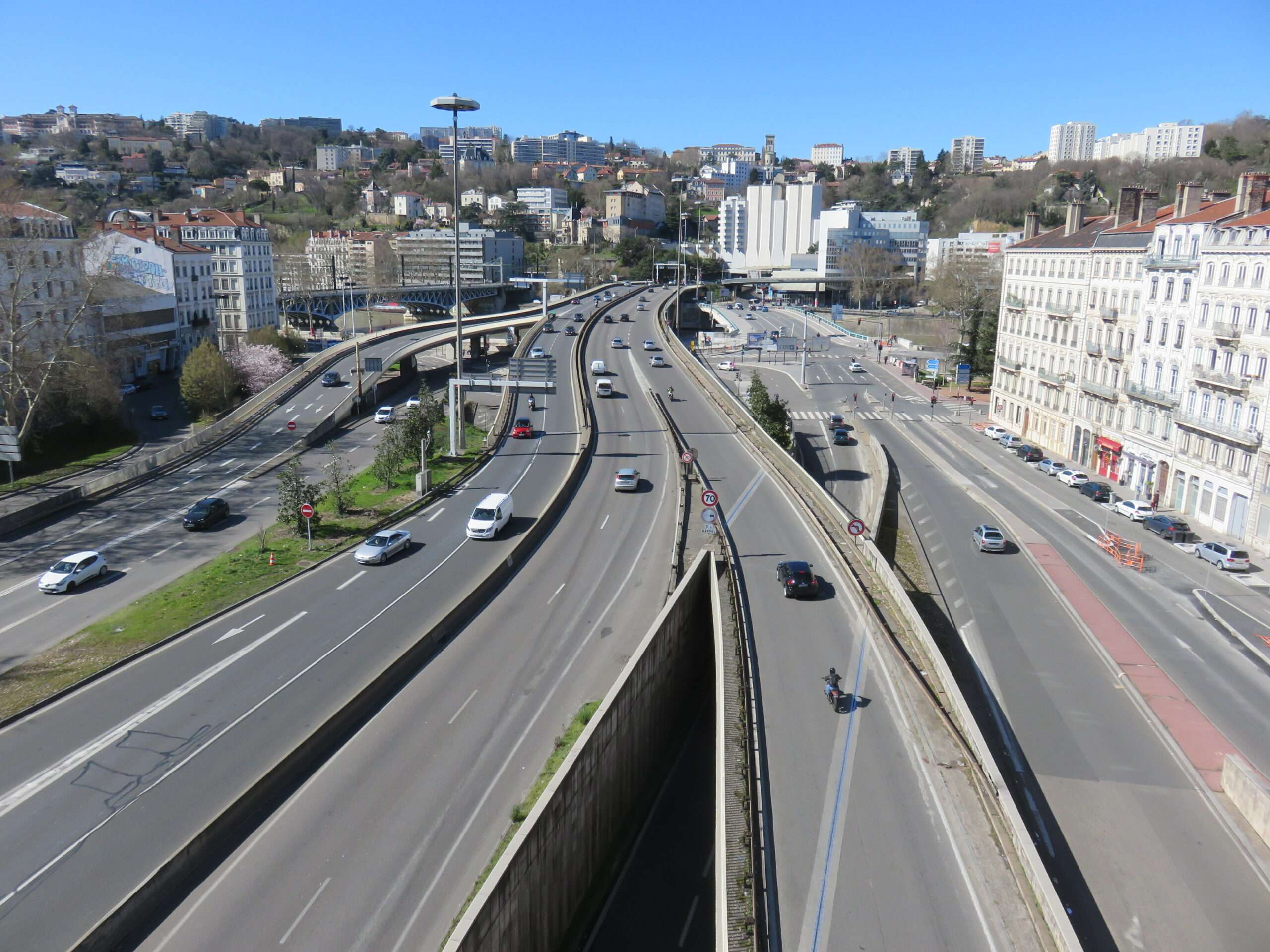 Débute des vacances de printemps : un vendredi rouge sur les routes d'Auvergne-Rhône-Alpes