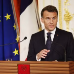 Macron au Vatican : Quand les dirigeants extrêmes se rencontrent pour discuter de l'absurde !