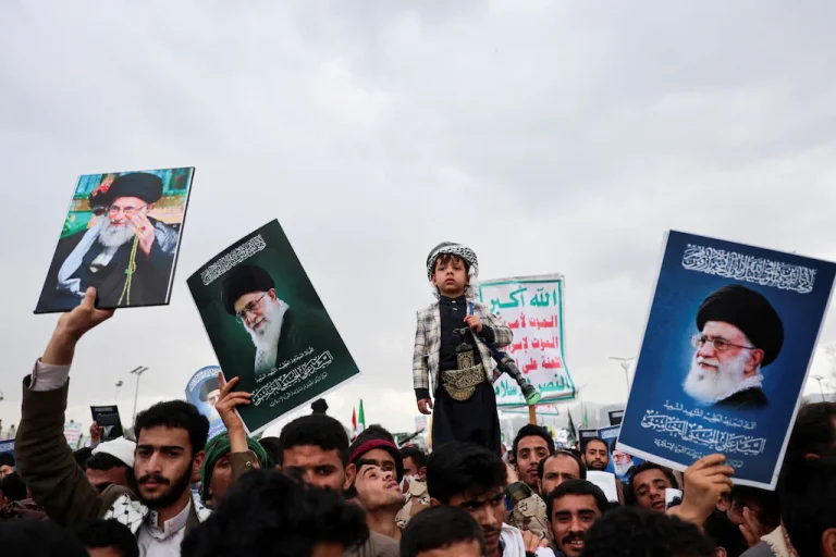 Guerre au Moyen-Orient : en mer Rouge, la timide entrée en guerre des Houthis