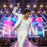 Mika en tournée aux États-Unis : quand l'amour hyperbolique défie l'absurdité des conservateurs !