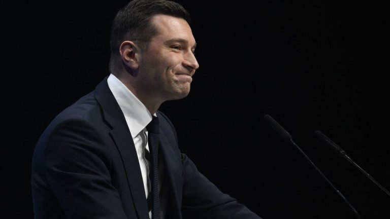 L&rsquo;amour à l&rsquo;ombre des urnes : Bardella et sa princesse, une comédie politique