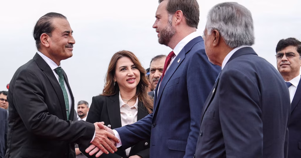 JD Vance au Pakistan : quand les conservateurs cherchent des solutions à la guerre, mais oublient leur propre chaos !