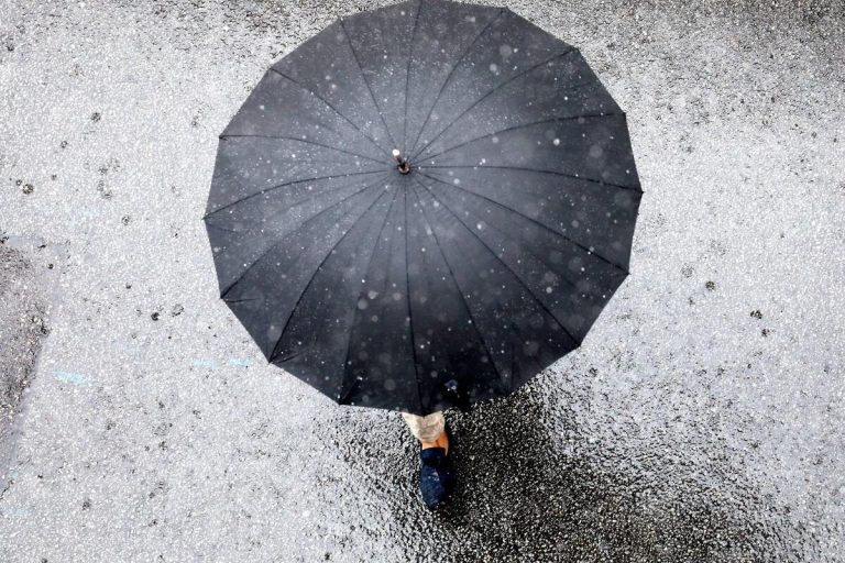 Quand le soleil et l’orage se disputent le Var : une métaphore du chaos politique