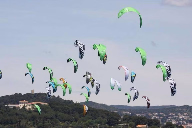 Quand le soleil se cache derrière les nuages : une météo trompeuse