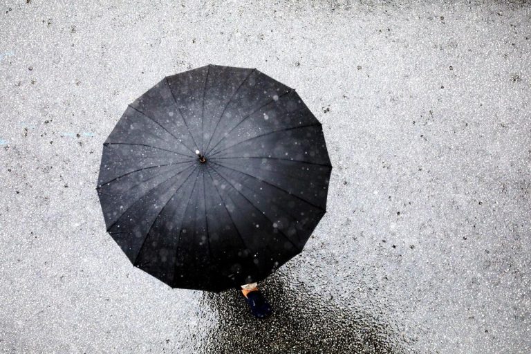 La Monétisation des Médias: Entre Dépendance et Éthique