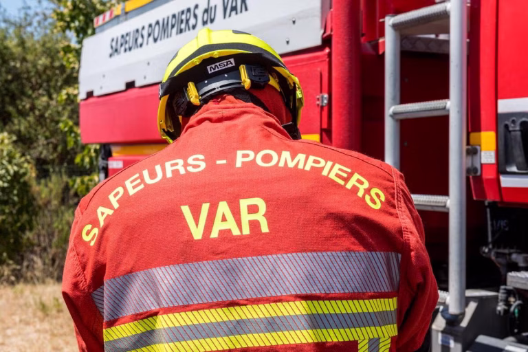 Incendie à Figanières : deux hectares de végétation détruits, le feu maîtrisé.