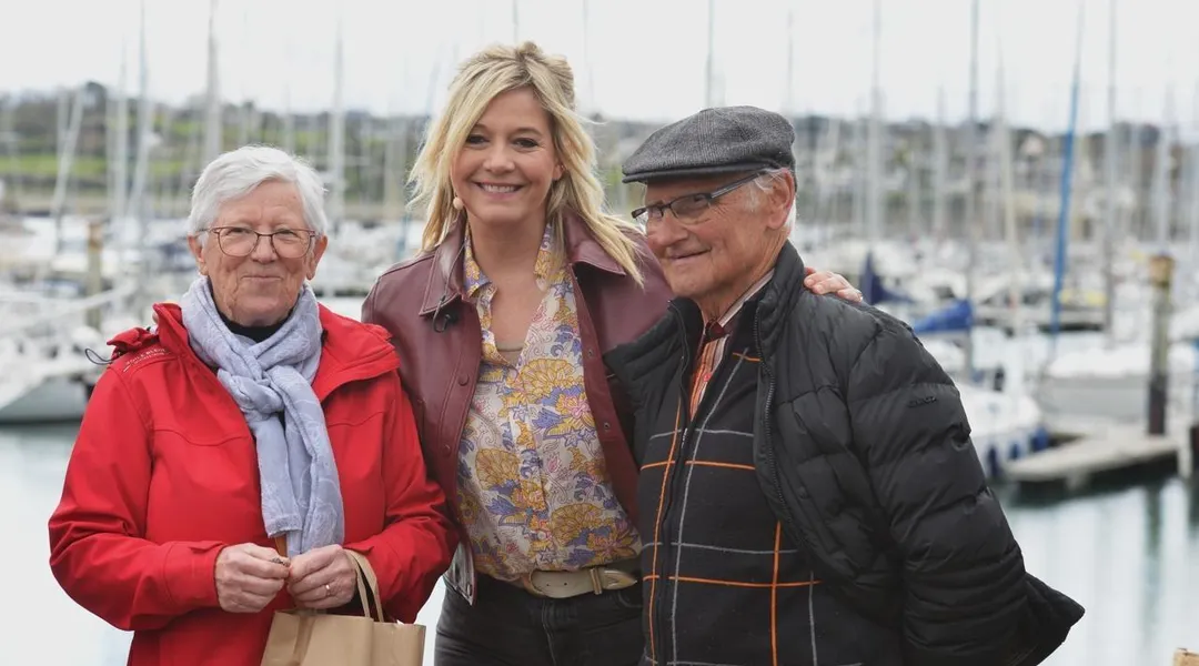 En plein tournage d’une émission en Bretagne, Flavie Flament retrouve ses professeurs de