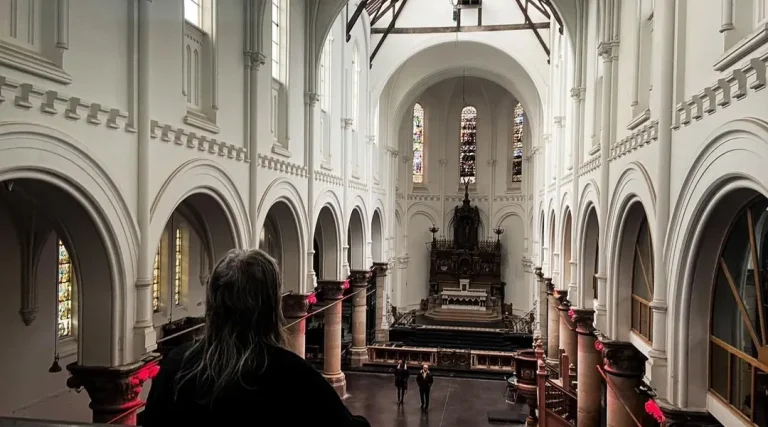 À 70 ans, un Breton ressuscite une église désacralisée : un acte de foi ou de désespoir ?