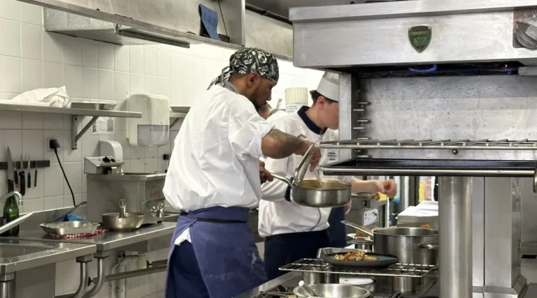 Quand la viande excédentaire devient un défi éducatif : une farce normande