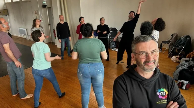 Théâtre d&rsquo;impro : un refuge pour l&rsquo;absurde au cœur d&rsquo;Angers
