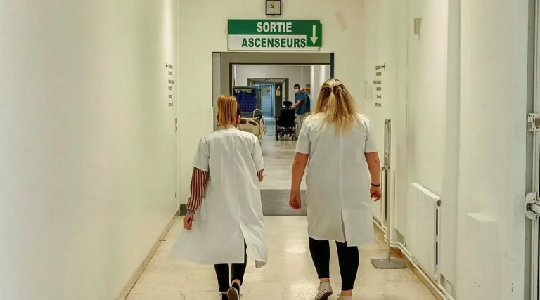 Les Études de Sages-Femmes : Une Réflexion sur la Maltraitance Institutionnelle